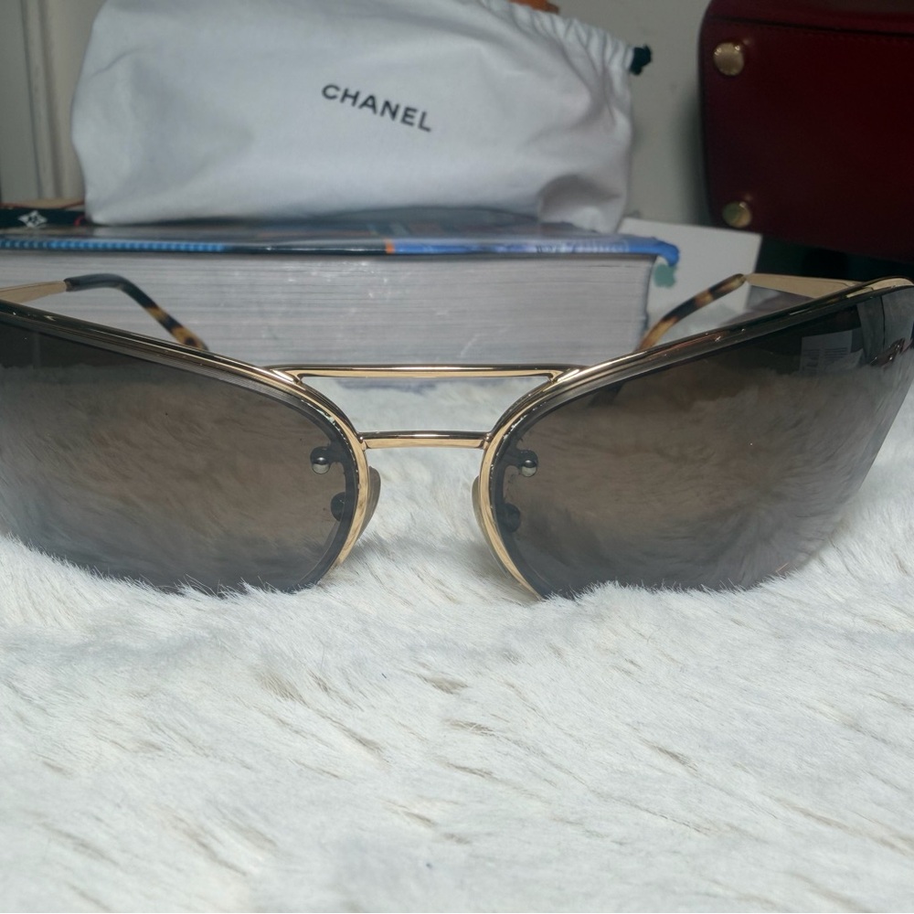 Prada Stylish Gold and Black Sunglasses - Picture 12 of 14